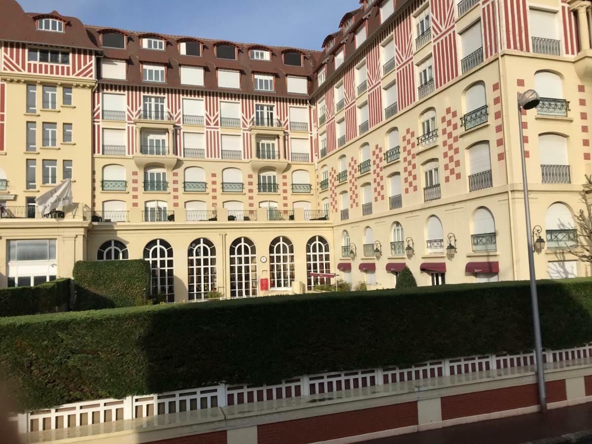 Le Royal Deauville Exterior foto
